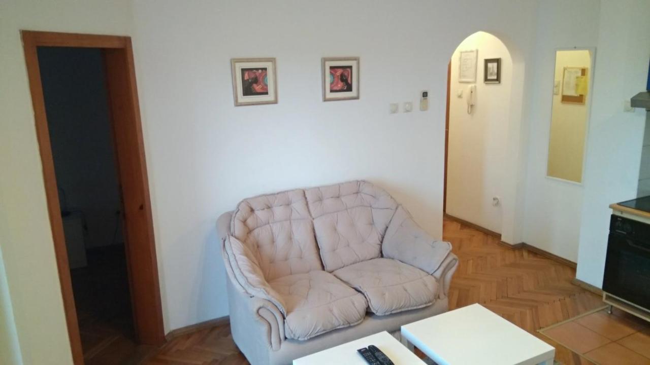 Jovana'S Apartment Novi Sad Buitenkant foto