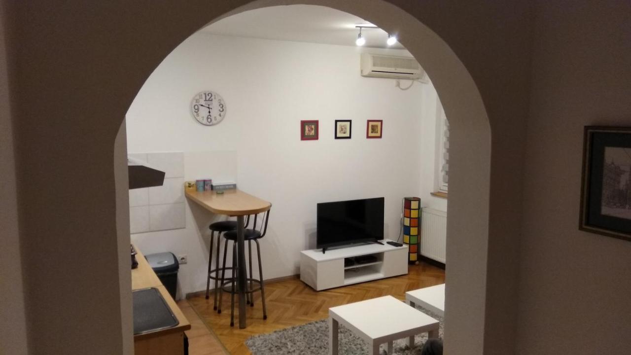 Jovana'S Apartment Novi Sad Buitenkant foto