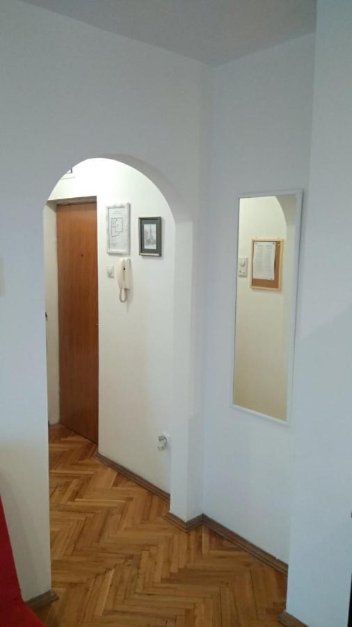 Jovana'S Apartment Novi Sad Buitenkant foto